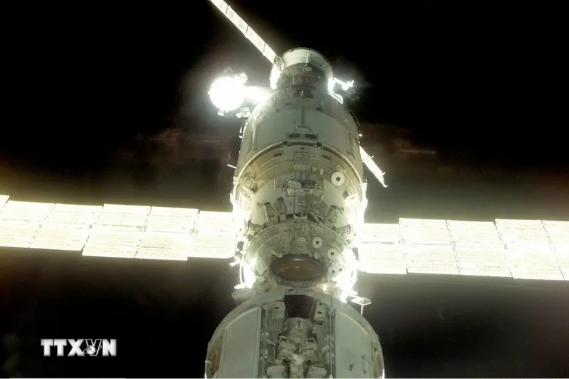 Trạm vũ trụ quốc tế ISS được nhìn từ Tàu vũ trụ Atlantis của Mỹ ngày 16/9/2000. Ảnh: AFP/TTXVN