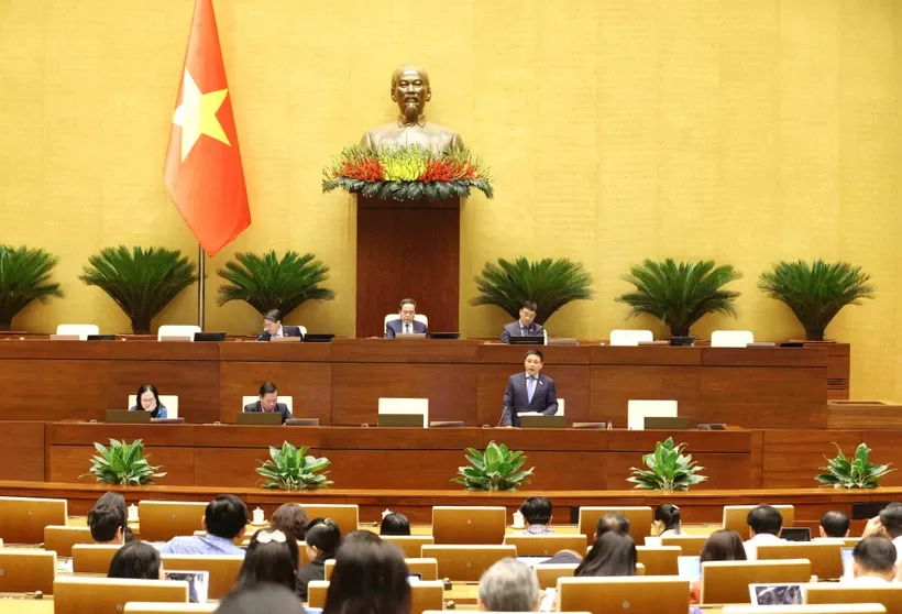 Quốc hội thảo luận tại hội trường. Ảnh: TTXVN