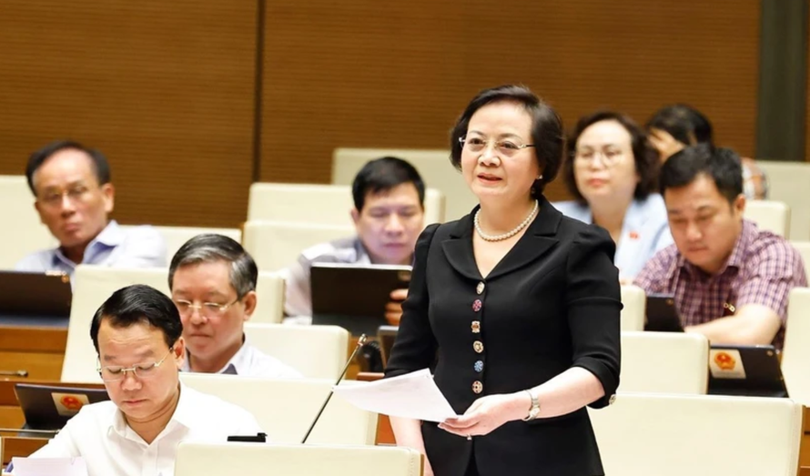 Bộ trưởng Bộ Nội vụ Phạm Thị Thanh Trà phát biểu giải trình, làm rõ một số vấn đề đại biểu Quốc hội nêu. 