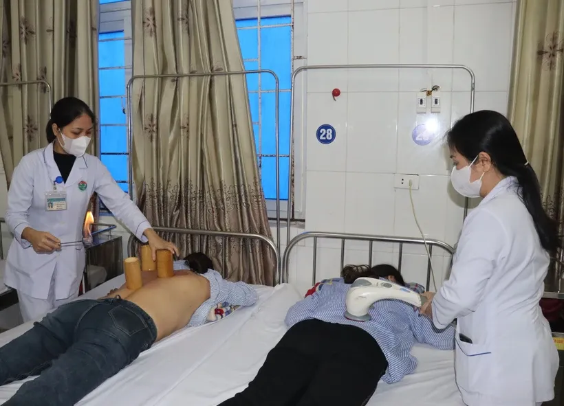 Chưa bệnh cho người dân bằng y học cổ truyền