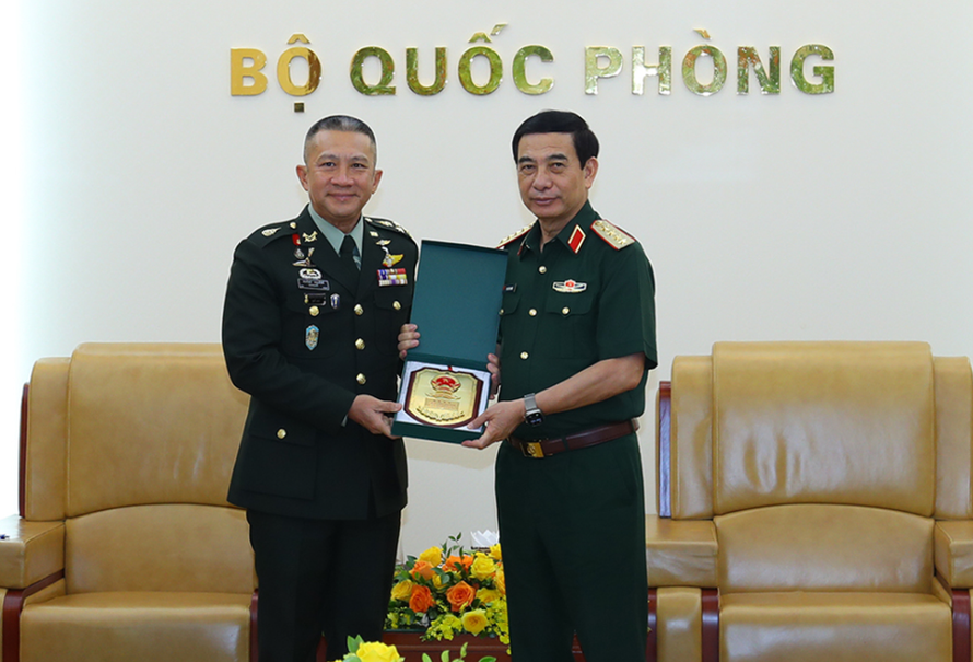 Đại tướng, Bộ trưởng Quốc phòng Phan Văn Giang tiếp Đại tướng Songwit Noonpackdee, Tư lệnh Lực lượng Quốc phòng Thái Lan. 