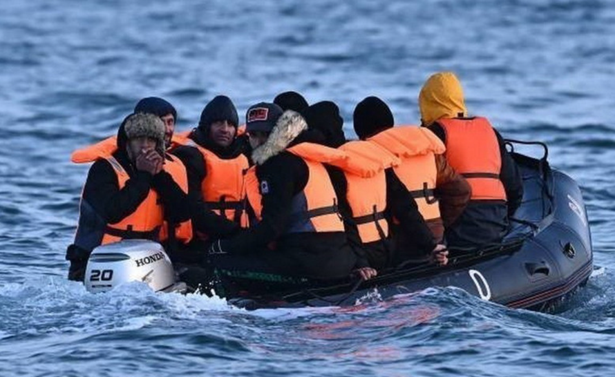 Người di cư vượt eo biển Manche để tới Anh.