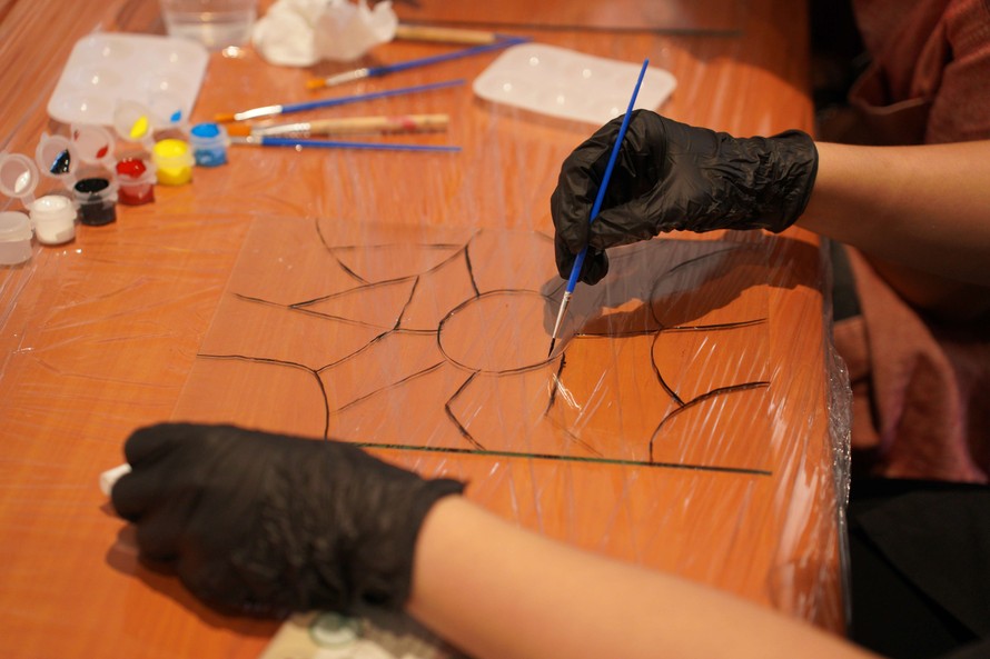 Tranh kiếng Nam Bộ dưới góc nhìn mới của người trẻ