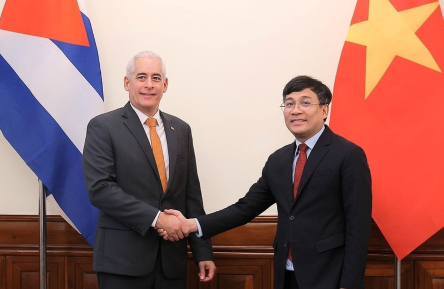 Thứ trưởng Thường trực Bộ Ngoại giao Nguyễn Minh Vũ và Thứ trưởng Thứ nhất Bộ Ngoại giao Cuba Gerado Penalver Portal.
