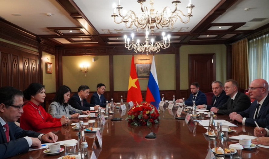 Phu nhân Ngô Phương Ly gặp Phó Thủ tướng Nga Dmitry Chernyshenko.