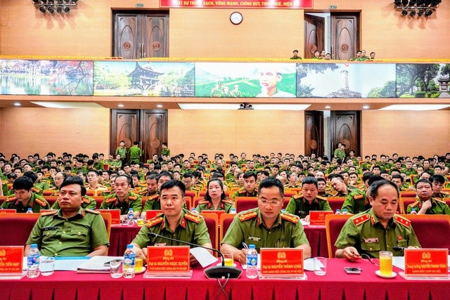 Đồng chí Trung tướng Nguyễn Thanh Tùng, UVBTV Thành ủy, Bí thư Đảng ủy, Giám đốc CATP, chủ trì Hội nghị. Cùng dự có các đồng chí trong Ban Giám đốc CATP, đại diện Ban Chỉ huy các phòng chức năng và Công an cấp xã