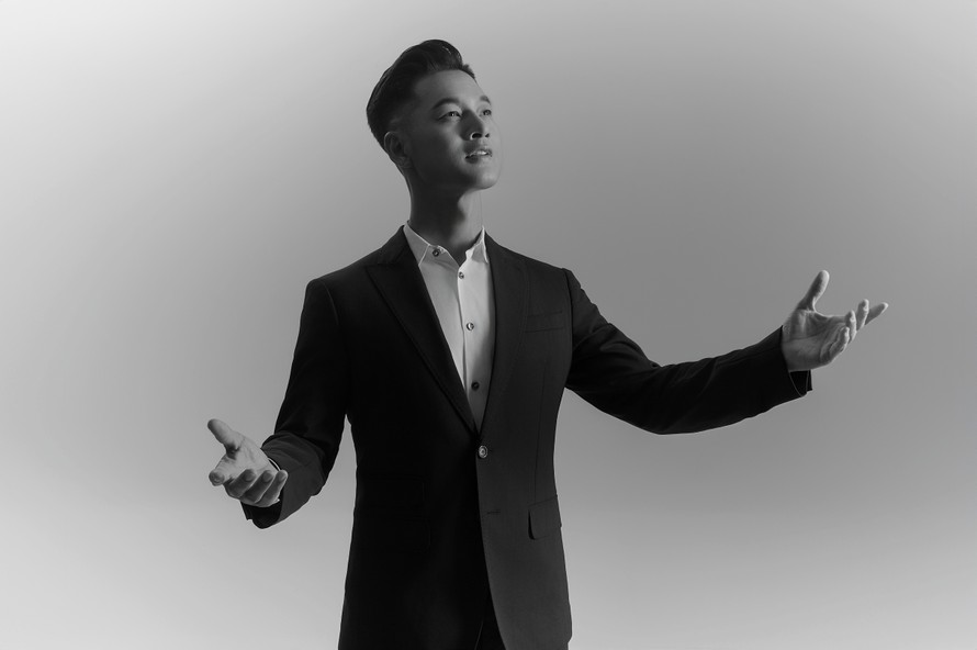 Ca sĩ Đức Tuấn làm mới siêu phẩm nhạc Việt trong đại nhạc hội tại T&T City Millennia