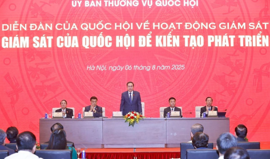 Chủ tịch Quốc hội Trần Thanh Mẫn chủ trì Diễn đàn.