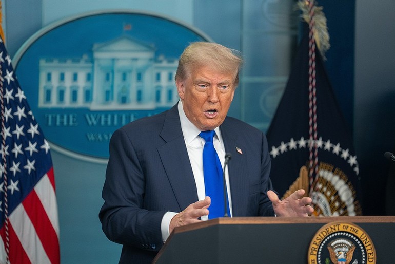 Tổng thống Mỹ Donald Trump phát biểu họp báo tại Nhà Trắng ở Washington, D.C.