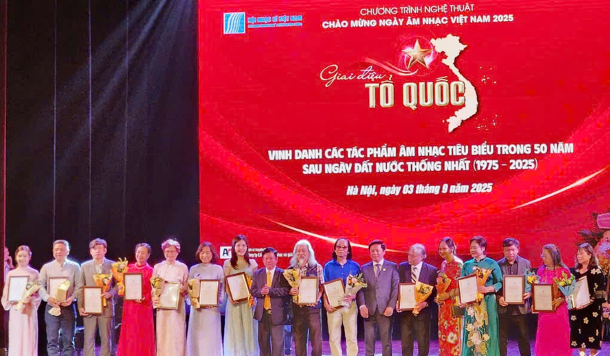 BTC trao bằng vinh danh các tác phẩm âm nhạc tiêu biểu trong 50 năm sau ngày thống nhất đất nước.