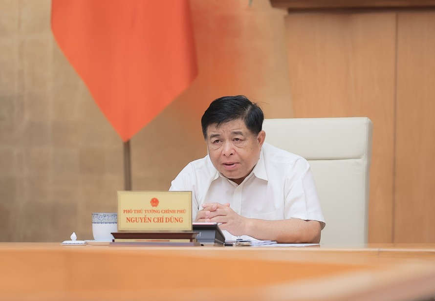 Phó Thủ tướng Nguyễn Chí Dũng đề nghị việc lựa chọn sản phẩm công nghệ chiến lược phải tính đến sự sẵn sàng của doanh nghiệp, yếu tố phát triển lâu dài ra thị trường thế giới, để đuổi kịp, tiến cùng và vượt lên ở một số lĩnh vực. Ảnh: VGP/Thu Sa