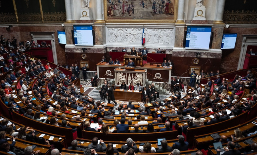 Toàn cảnh phiên họp Quốc hội ở Paris, ngày 8/9/2025