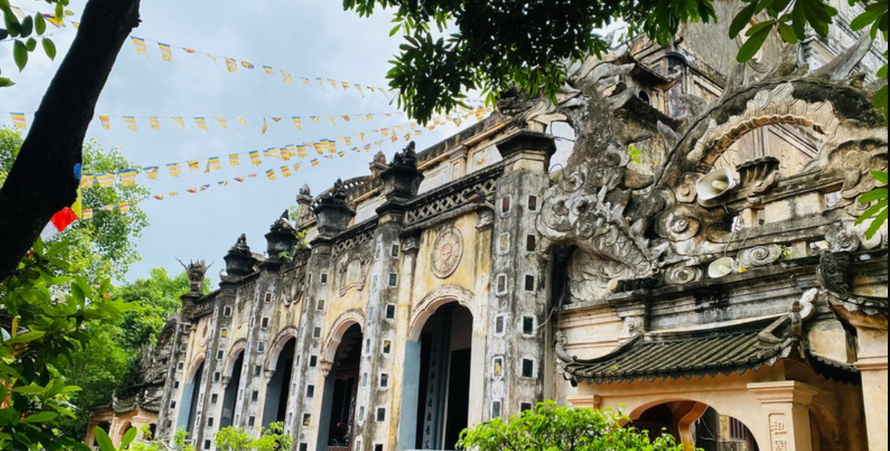 Kiến trúc mái vòm độc đáo của Chùa Cổ Lễ mang dáng dấp thánh đường Thiên Chúa giáo.