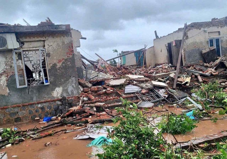 Thủ tướng Chính phủ yêu cầu khẩn trương hỗ trợ nhân dân khắc phục hậu quả bão số 10 và mưa lũ