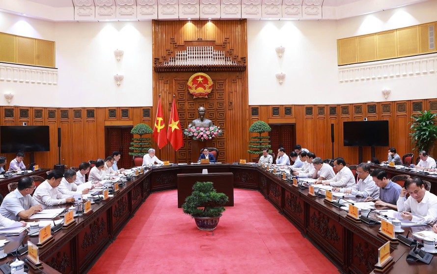 Thủ tướng Chính phủ Phạm Minh Chính chủ trì họp Ban Chỉ đạo của Chính phủ về tổng kết Nghị quyết số 18-NQ/TW về sắp xếp đơn vị sự nghiệp công lập thuộc các bộ, ngành, địa phương. Ảnh: VGP/Nhật Bắc