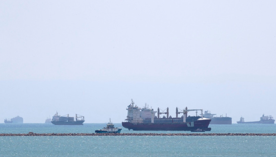 Tàu thuyền di chuyển trên Biển Đỏ. 