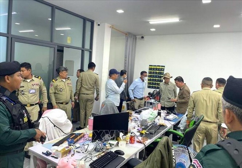 Trong cao điểm chiến dịch, chính quyền Đô thành Phnom Penh phối hợp cùng các cơ quan hữu quan triệt phá nhiều địa điểm được sử dụng làm trung tâm lừa đảo trực tuyến tại các quận trung tâm thủ đô Phnom Penh, bắt giữ hàng trăm nghi phạm, tịch thu nhiều vật chứng