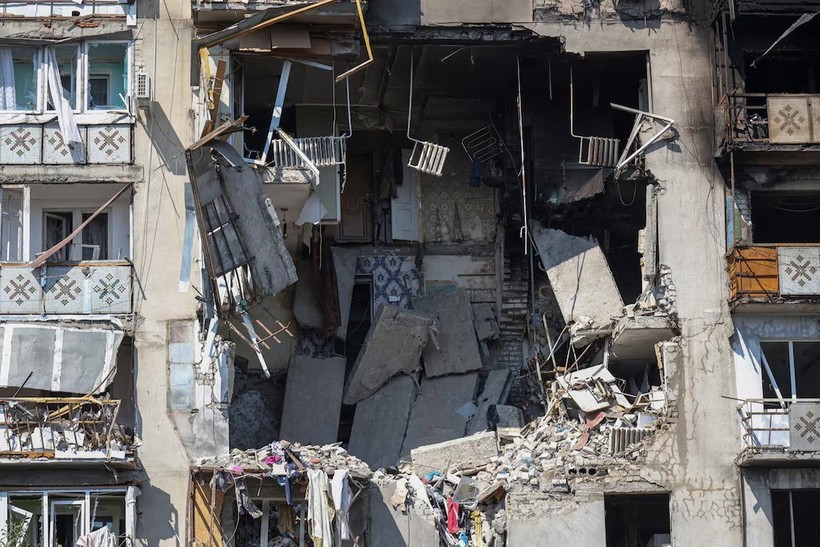 Một tòa nhà chung cư tại Odesa, Ukraine, bị máy bay không người lái của Nga tấn công.