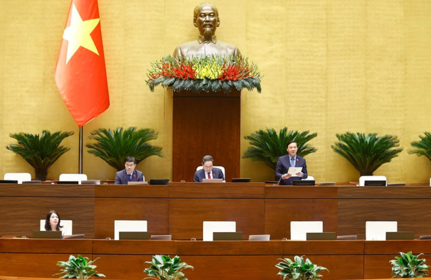 Phó Chủ tịch Quốc hội Nguyễn Khắc Định phát biểu.