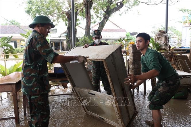 Một ngôi nhà của người dân xã Hoà Thịnh (tỉnh Đắk Lắk) bị hư hỏng nặng do mưa lũ. Ảnh: Tường Quân/TTXVN.