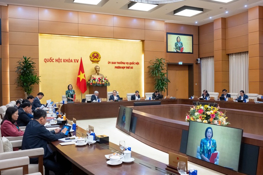 Toàn cảnh Phiên họp