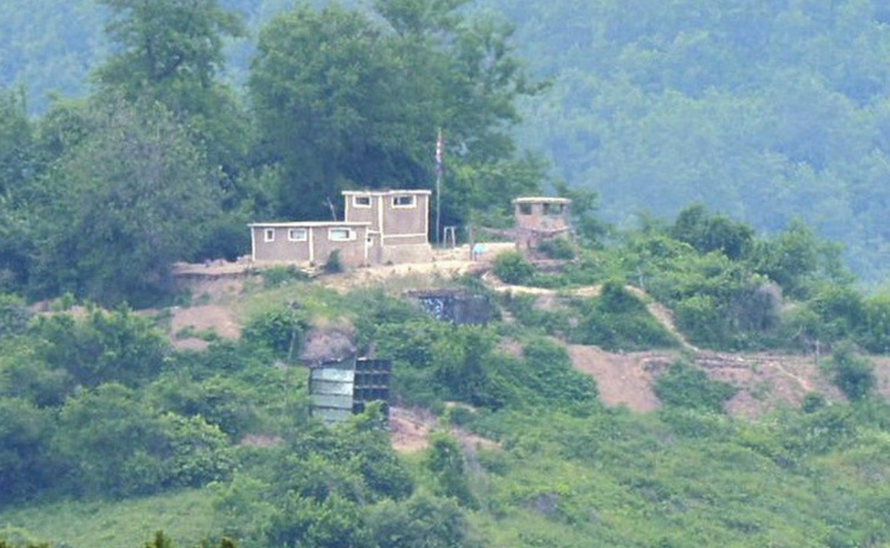 Một tiền đồn tại khu vực biên giới Triều Tiên, nhìn từ tỉnh Gyeonggi, Hàn Quốc.