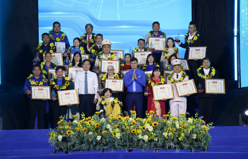 Các cá nhân, tập thể nhận Giải thưởng “Tình nguyện quốc gia”