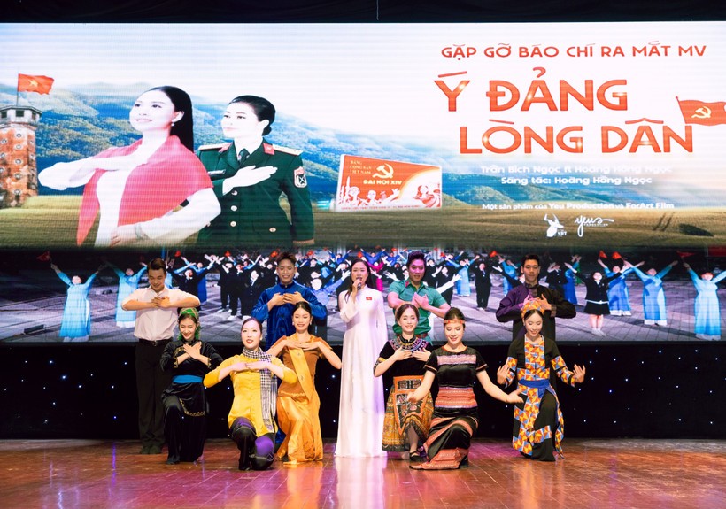 Ca sỹ Trần Bích Ngọc mong muốn mang đến những ca khúc chính luận mang màu sắc trẻ trung.