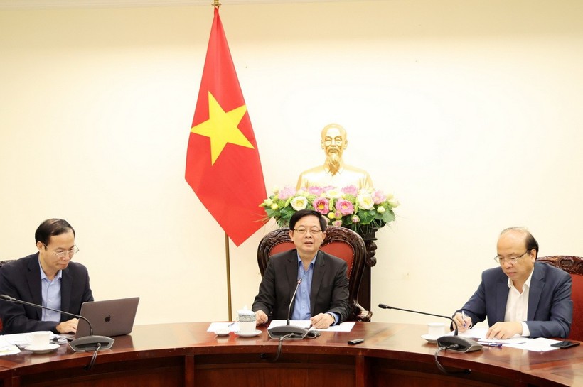 Phó Thủ tướng Hồ Quốc Dũng chủ trì làm việc với Bộ Tư pháp về tiến độ thực hiện chương trình công tác tháng 12/2025 của Bộ Tư pháp.