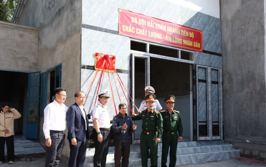 Quang cảnh lễ bàn giao nhà thuộc “Chiến dịch Quang Trung” diễn ra trang trọng tại xã Suối Hiệp sáng ngày 10/1