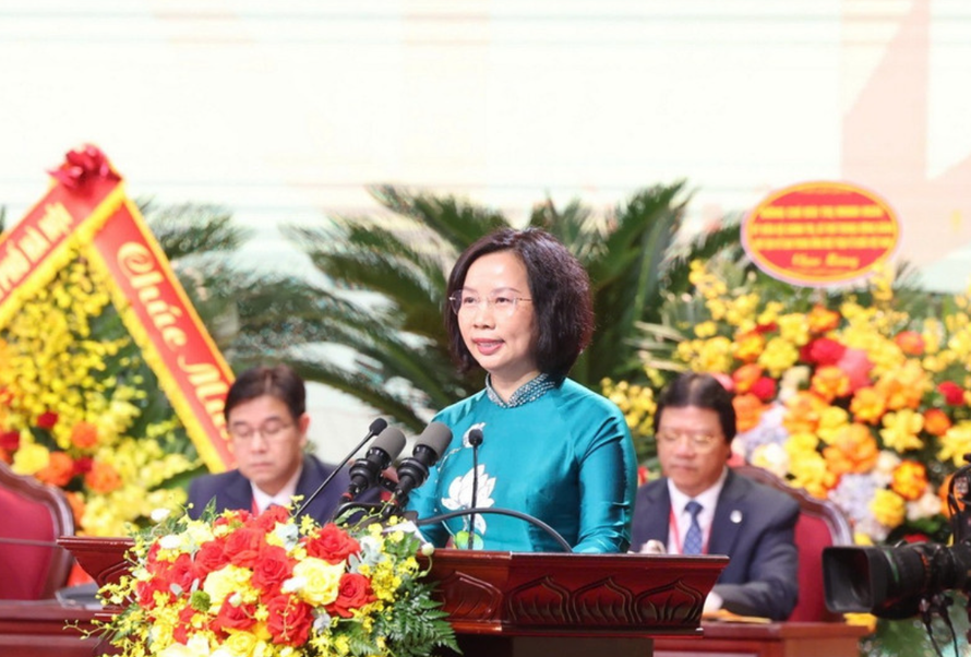 Chủ tịch Ủy ban MTTQ Việt Nam thành phố Hà Nội Bùi Huyền Mai phát biểu tại một hội nghị.