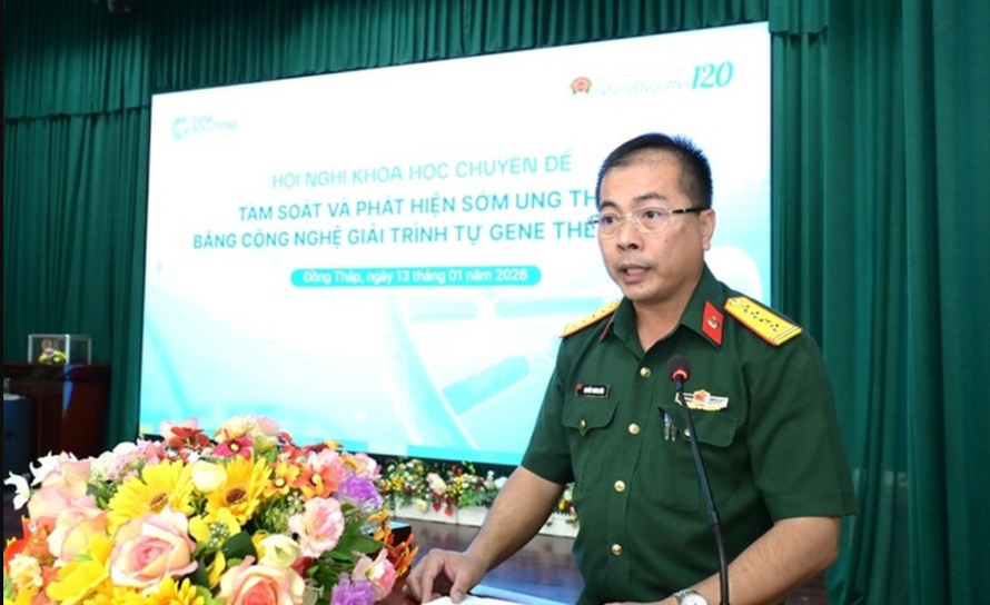 Đại tá, bác sỹ chuyên khoa II Nguyễn Trung Kiên, Giám đốc Bệnh viện Quân y 120, Cục Hậu cần - Kỹ thuật Quân khu 9 chủ trì hội nghị. 