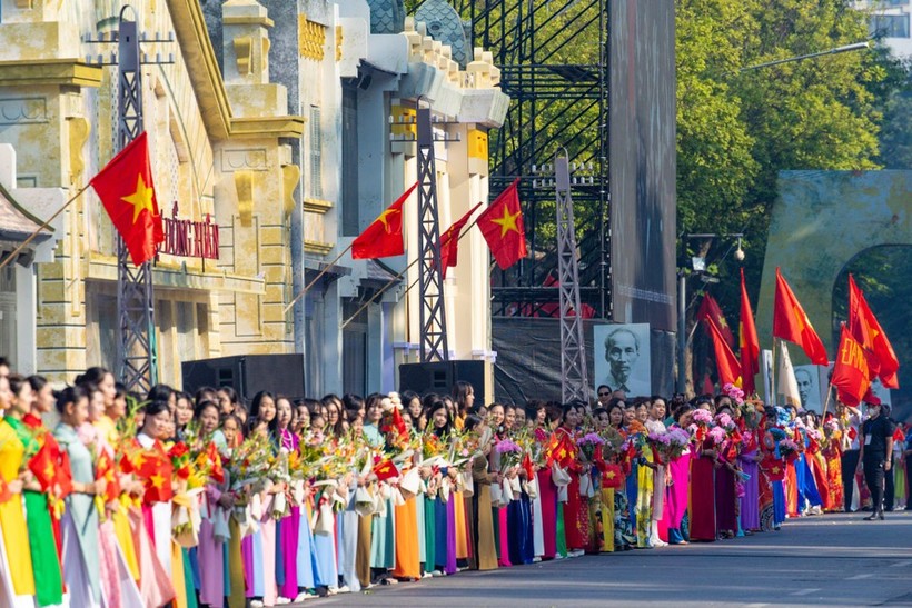 Nghị quyết 80 của Bộ Chính trị về phát triển văn hóa Việt Nam thống nhất chọn ngày 24/11 hằng năm là "Ngày Văn hóa Việt Nam"