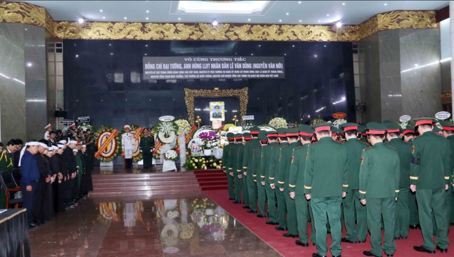 Quang cảnh lễ tang Đại tướng Lê Văn Dũng