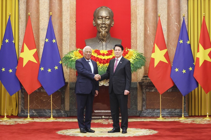 Chủ tịch nước Lương Cường với Chủ tịch Hội đồng châu Âu António Costa tại Phủ Chủ tịch. Ảnh: Lâm Khánh/TTXVN.