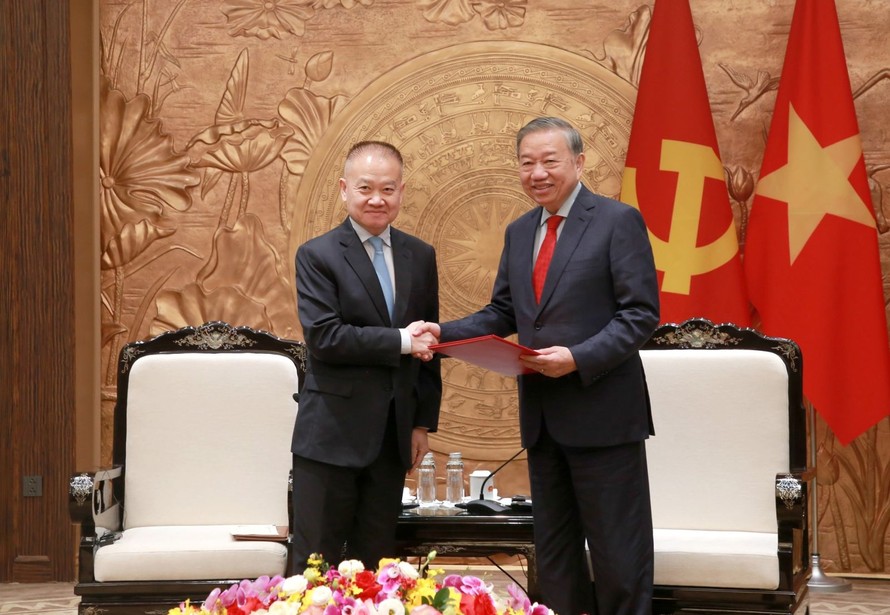 Tổng Bí thư Tô Lâm tiếp đồng chí Lưu Hải Tinh, Ủy viên Trung ương Đảng, Trưởng Ban Liên lạc Đối ngoại Trung ương Đảng Cộng sản Trung Quốc, Đặc phái viên của Tổng Bí thư, Chủ tịch nước Trung Quốc Tập Cận Bình.