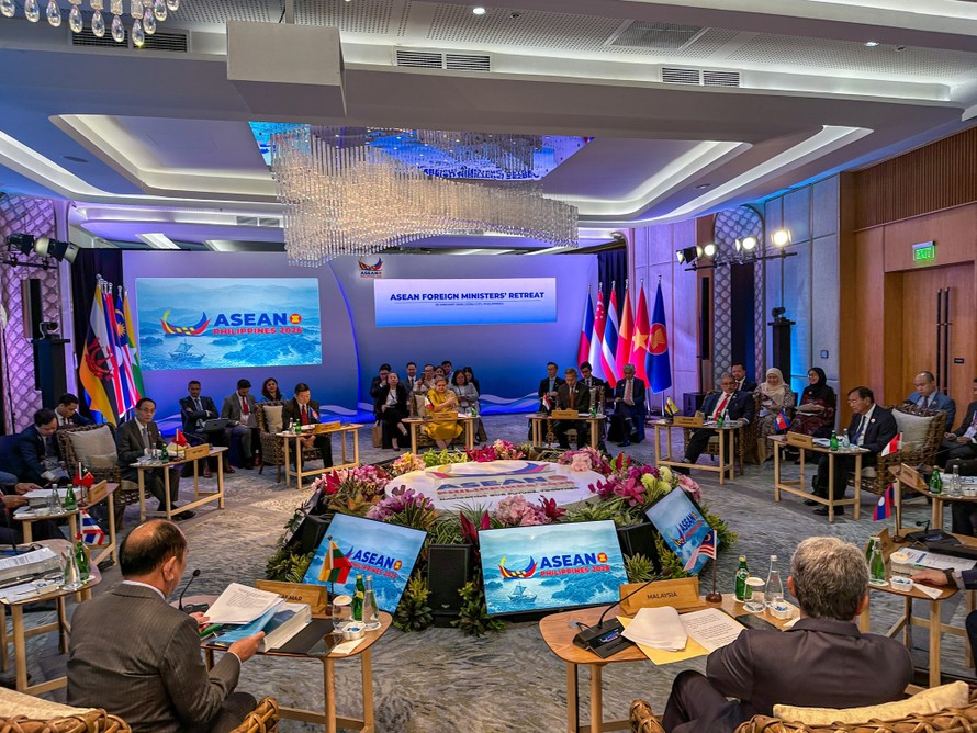Hội nghị hẹp Bộ trưởng Ngoại giao Hiệp hội các quốc gia Đông Nam Á (ASEAN) tại Cebu, Philippines.