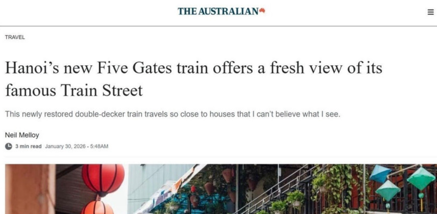 Bài viết trên báo "The Australia" nhận định tàu “Hà Nội 5 Cửa Ô” mang đến góc nhìn mới mẻ về “Phố Đường tàu” của Việt Nam.