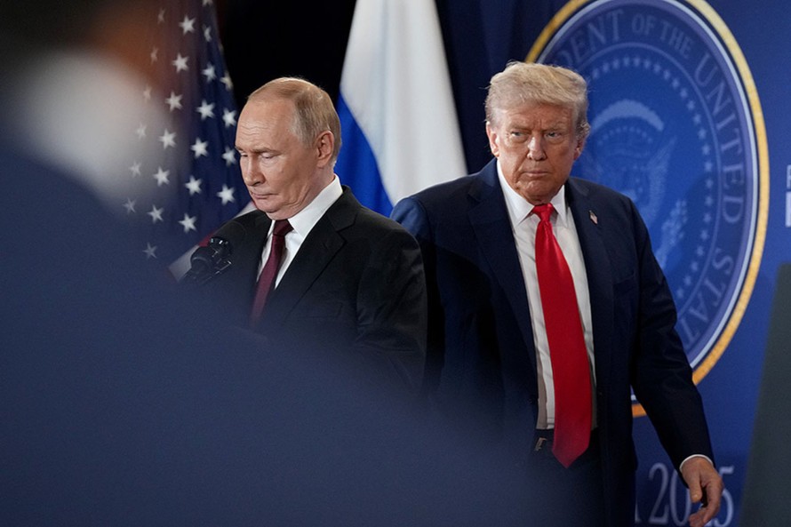 Tổng thống Mỹ Donald Trump và Tổng thống Nga Vladimir Putin trong một cuộc họp báo tại Alaska, năm 2025.