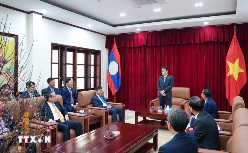 Bộ trưởng Bộ Công an Lương Tam Quang thăm Cơ quan đại diện Bộ Công an Việt Nam tại Lào.