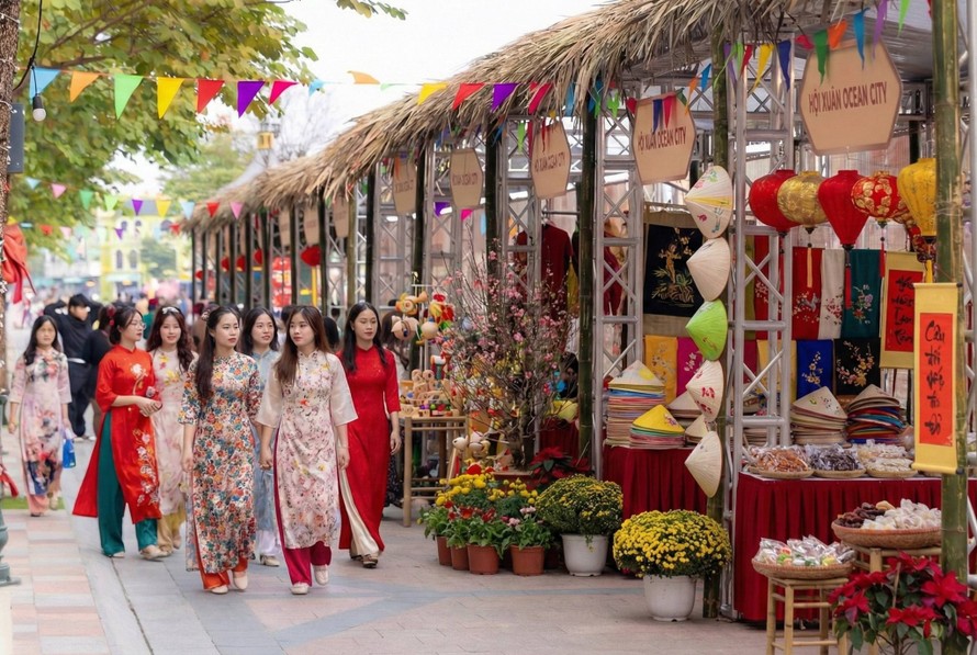 Hội Xuân Ocean City thu hút đông đảo du khách ngay từ những ngày đầu khai hội.