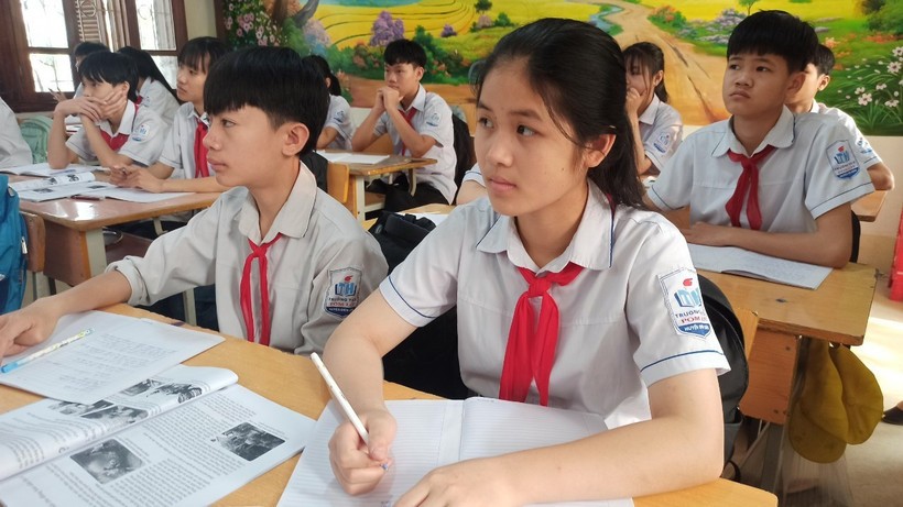 Giờ học của học sinh Trường Trung học cơ sở Pom Lót, tỉnh Điện Biên