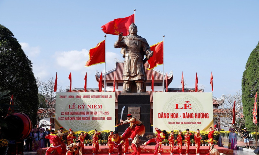 Biểu diễn văn nghệ tại lễ kỷ niệm