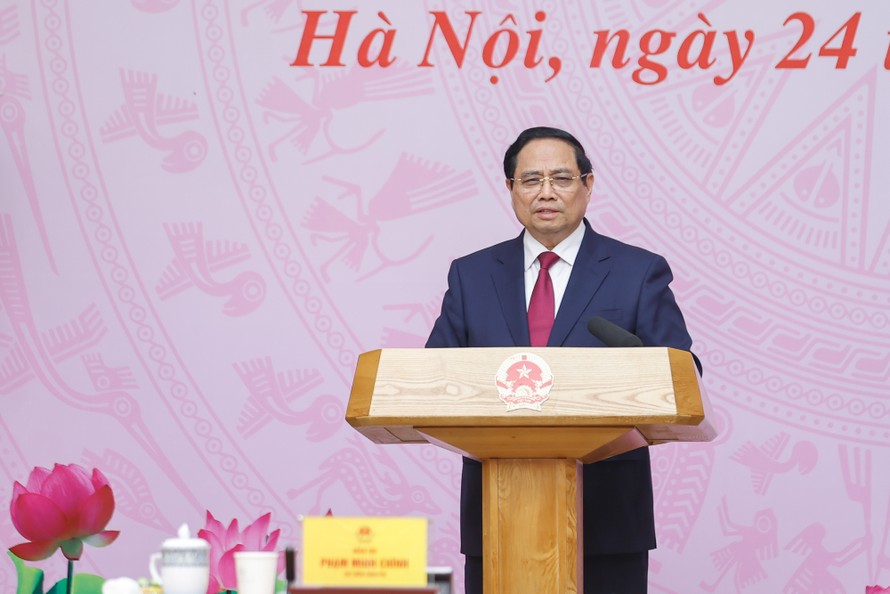 Thủ tướng Chính phủ bày tỏ tri ân sâu sắc tới các thế hệ thầy thuốc, các chuyên gia, nhà khoa học, nhà quản trị và các cán bộ, nhân viên ngành y tế vì những đóng góp to lớn, bền bỉ và thầm lặng cho sự nghiệp chăm sóc, bảo vệ và nâng cao sức khỏe nhân dân. Ảnh: VGP/Nhật Bắc