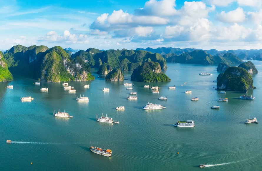 Du lịch – nền kinh tế không khói được coi là thế mạnh chủ lực đưa Vân Đồn thành trung tâm kinh tế biển hiện đại mang tầm khu vực. Ảnh: bvhttdl.gov.vn