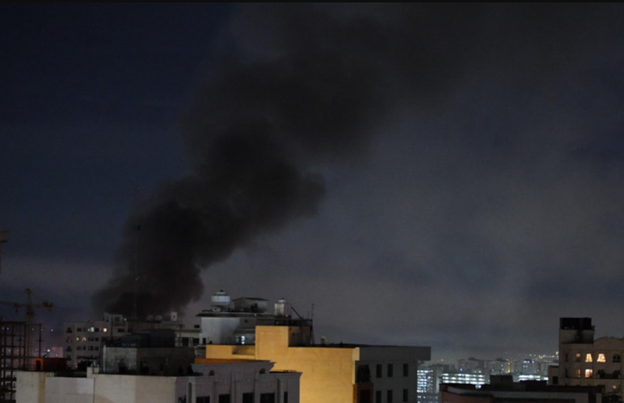 Khói bốc lên sau cuộc không kích của Israel tại Tehran, Iran, ngày 7/3/2026. 