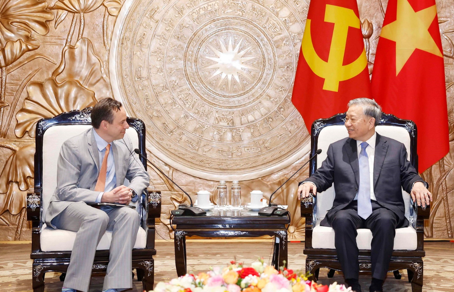 Tổng Bí thư Tô Lâm tiếp ông Scott Strazik, Chủ tịch kiêm Tổng Giám đốc điều hành Tập đoàn GE Vernova. Ảnh: Thống Nhất/TTXVN