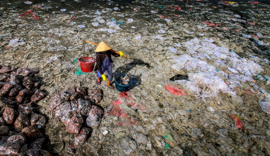 80% rác thải nhựa đại dương có nguồn gốc từ đất liền. Ảnh: UNDP