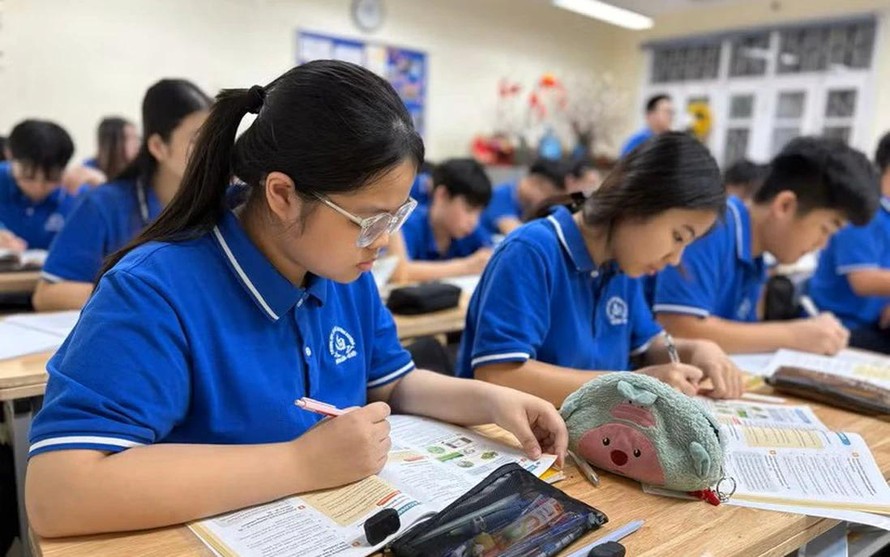 Học sinh Trường Trung học cơ sở Chương Dương ôn thi lớp 10.