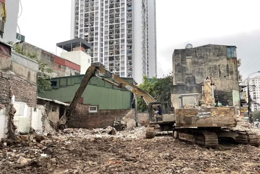 Công tác thi công giải phóng mặt bằng được thực hiện ngay sau khi các hộ dân bàn giao mặt bằng.